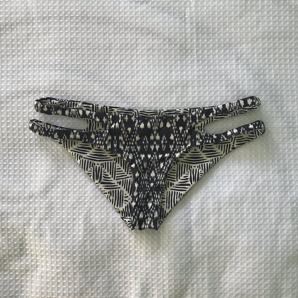 semi cheeky bikini bottoms
